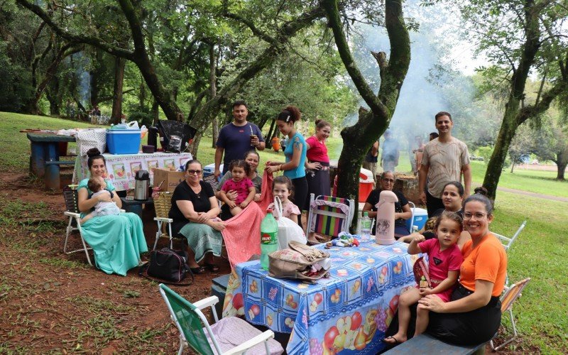 Amigos decidiram passar o dia no Parque Floresta Imperial  | Jornal NH