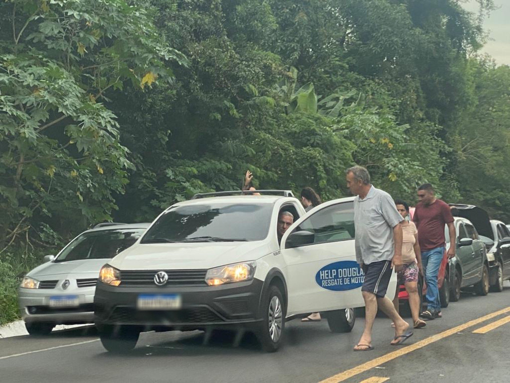 BR-116: Engavetamento e muito 'arranca e para' marcam o fim da tarde na rodovia