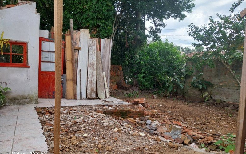 Amigos de Artur Manoel de Oliveira, o Arturzinho, fazem ação para arrecadar R$ 200 mil para reconstruir casa, no bairro Guarani | Jornal NH