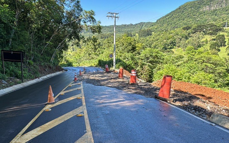 Prefeitura recupera estrada da Linha 28 destruída pelas chuvas 