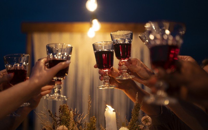 A ceia de Natal pode ser harmonizada com vinhos ou espumantes, contendo ou não álcool | Jornal NH