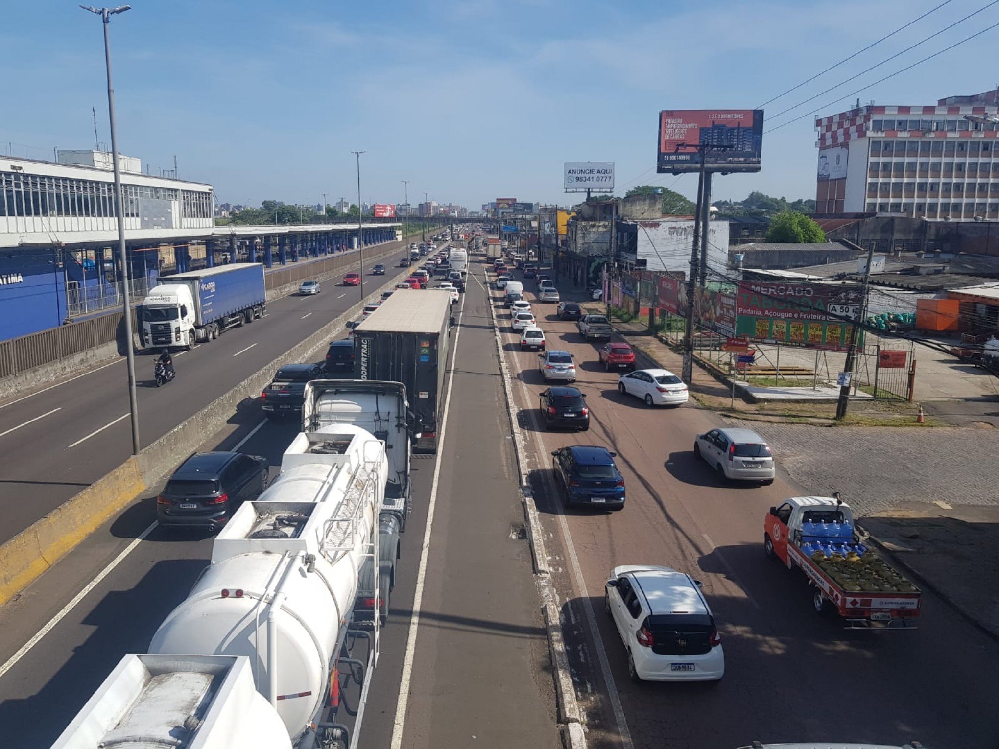 BR-116: Acidente envolvendo três carros e um caminhão causa 4 quilômetros de congestionamento na rodovia