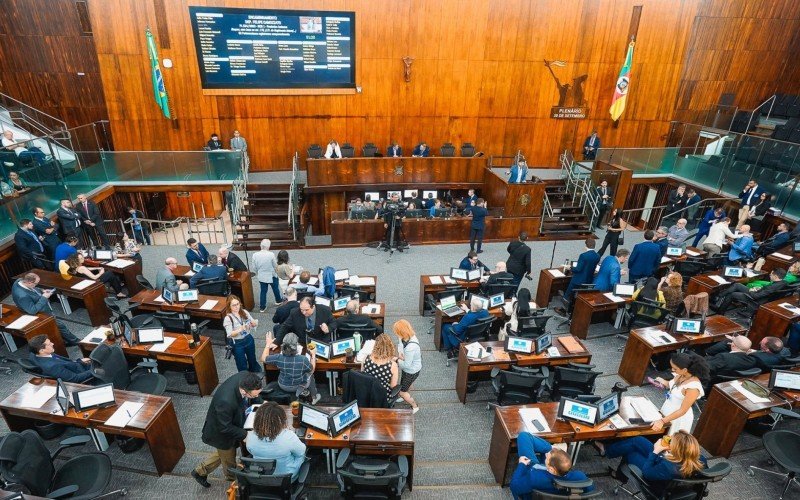 Reajuste de ICMS sofre resistências entre deputados de direita e de esquerda | abc+