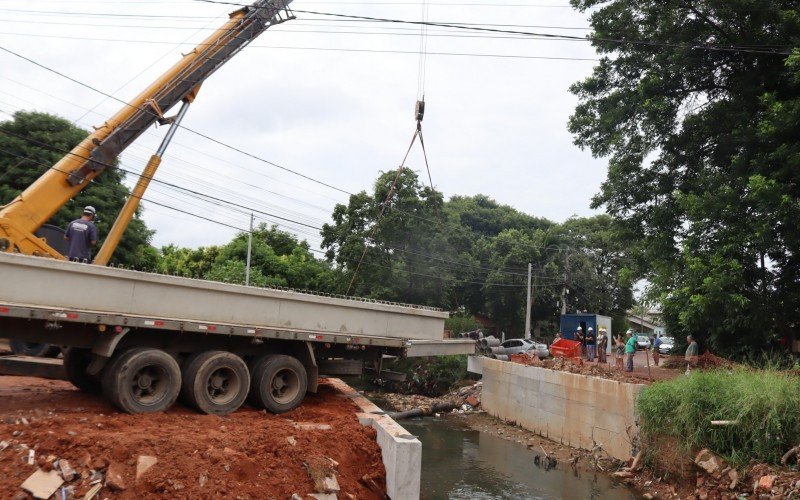 ConstruÃ§Ã£o da nova ponte da Rua Campo Bom, no bairro Canudos, em Novo Hamburgo 