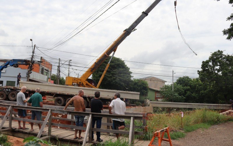 ConstruÃ§Ã£o da nova ponte da Rua Campo Bom, no bairro Canudos, em Novo Hamburgo 