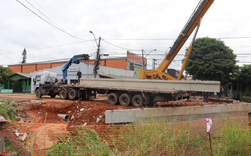 ConstruÃ§Ã£o da nova ponte da Rua Campo Bom, no bairro Canudos, em Novo Hamburgo 