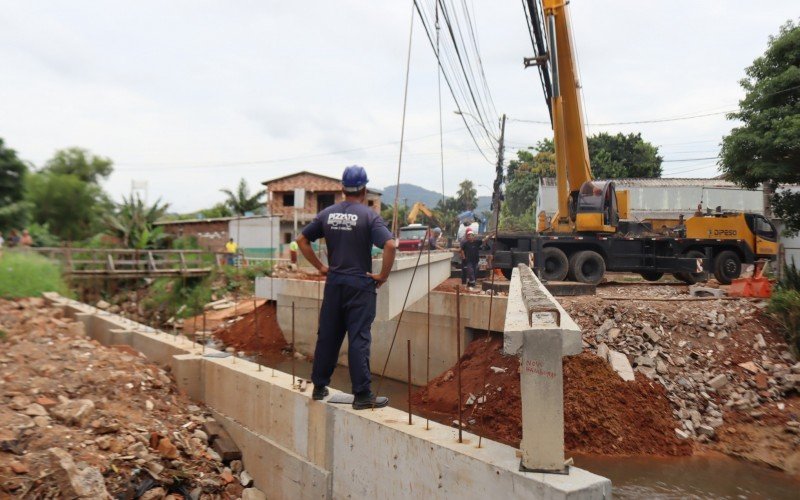 ConstruÃ§Ã£o da nova ponte da Rua Campo Bom, no bairro Canudos, em Novo Hamburgo 