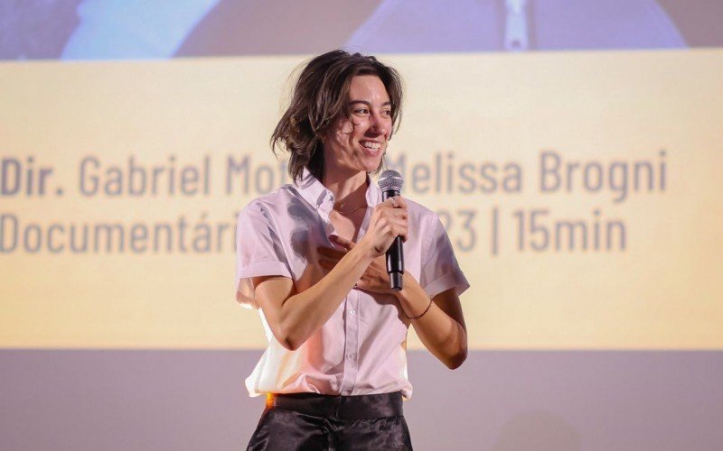 Melissa Brogni durante premiaÃ§Ã£o no festival