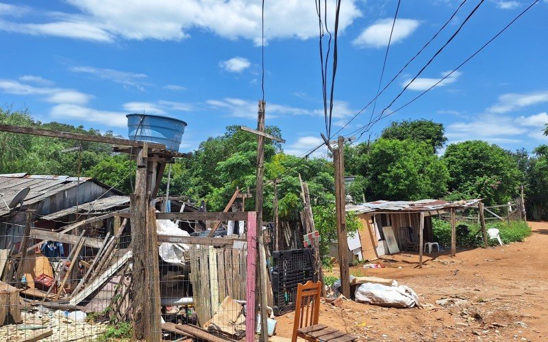 Moradores da ocupaÃ§Ã£o Bicho de PÃ©, que fica em Ã¡rea de risco, receberÃ£o casa nova no loteamento Vida Nova