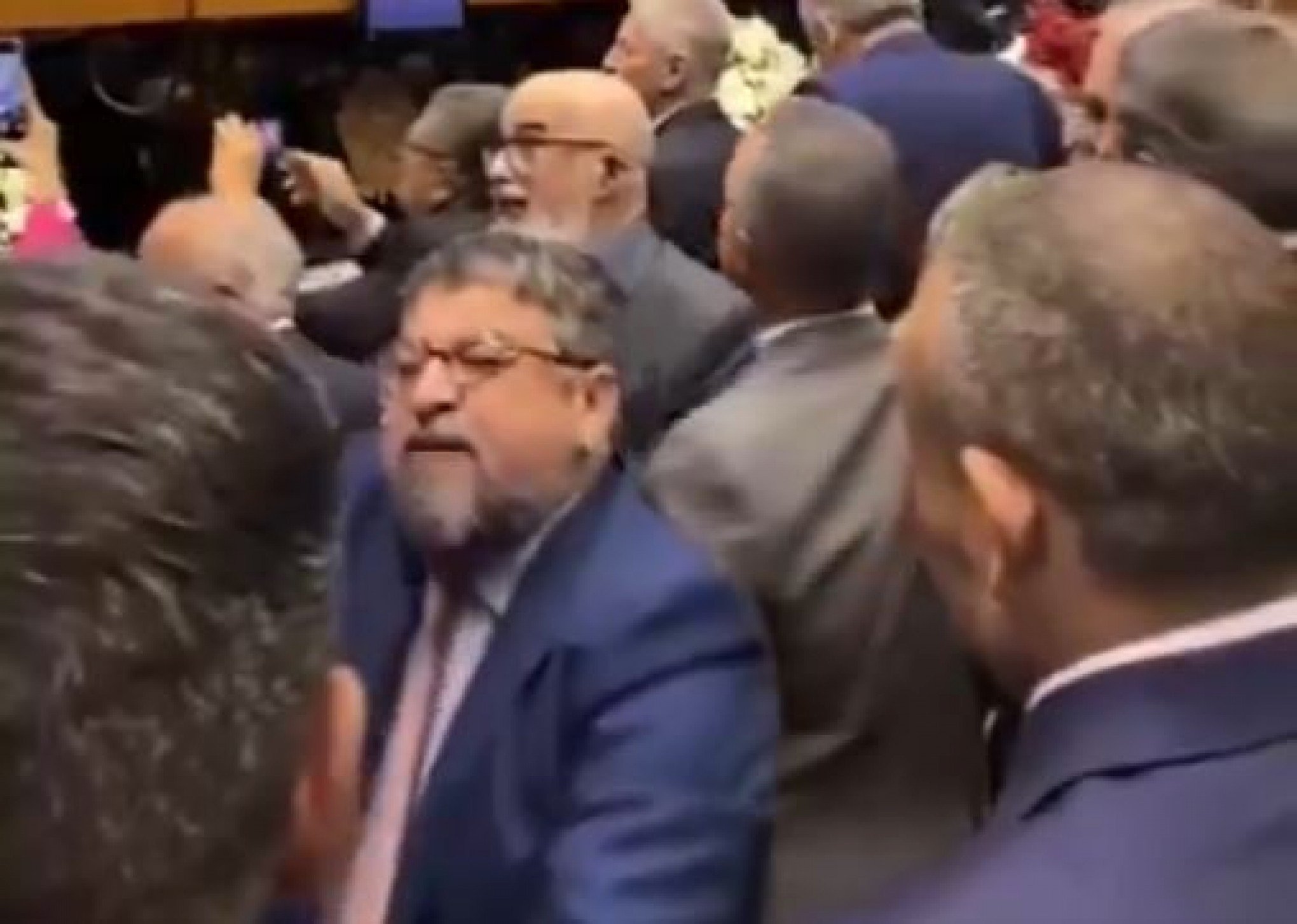 VÍDEO: Vice-presidente do PT dá tapa no rosto de deputado no plenário da Câmara