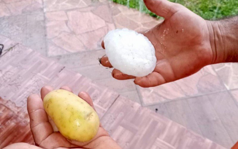  Instabilidade acompanhada de granizo e vendavais avanÃ§a pelo RS