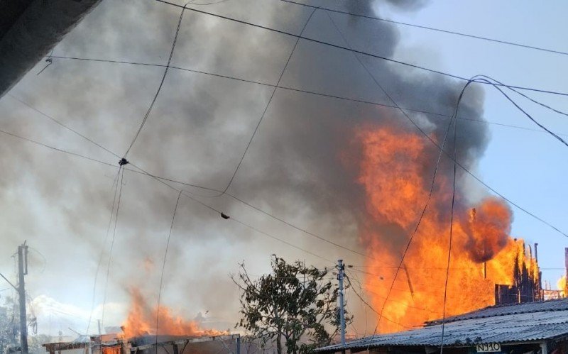 Incêndio em quatro casas no Mathias