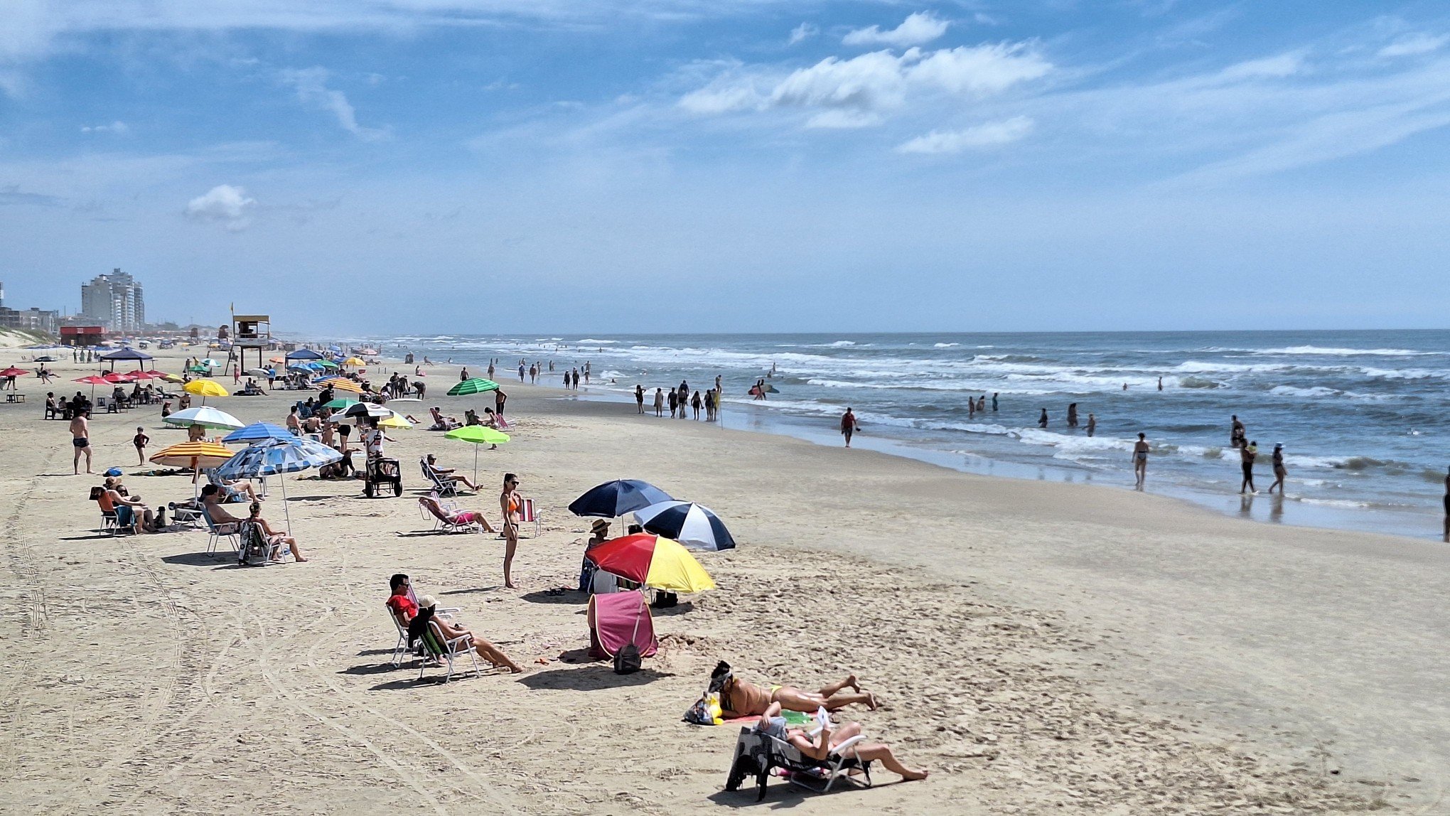 Primeiro sábado de verão atrai moradores do Vale do Sinos para o litoral do RS