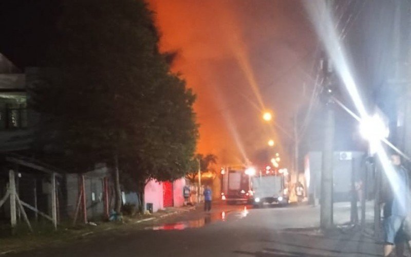 Incêndio destrói casa em Novo Hamburgo | abc+