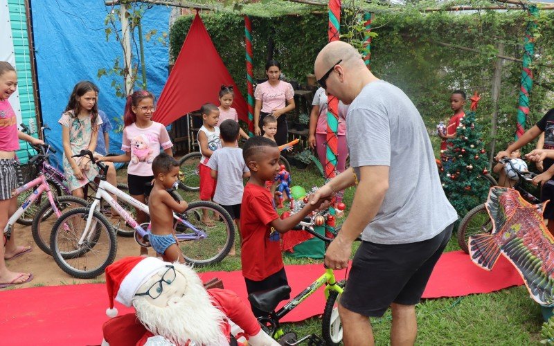 MoisÃ©s ganhou uma bicicleta de Natal