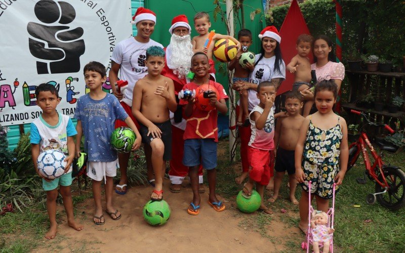 Bolas e bonecos tambÃ©m foram doados