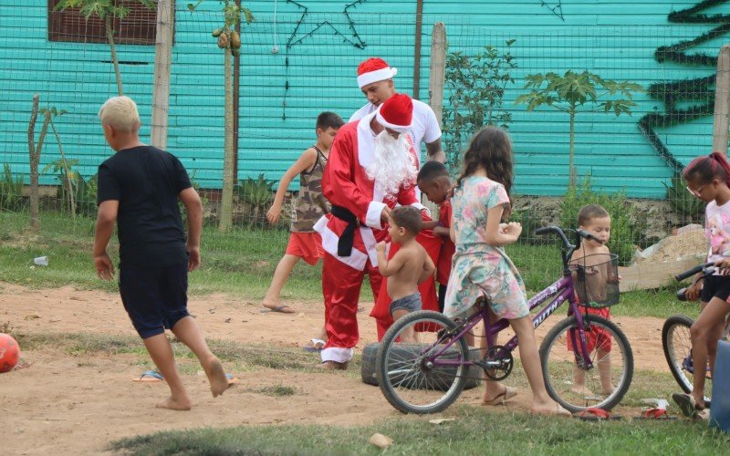 Papai Noel se juntou na brincadeira