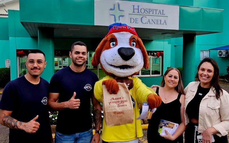 Equipe de parque de Canela faz visita ao Hospital de Caridade na vÃ©spera do Natal 