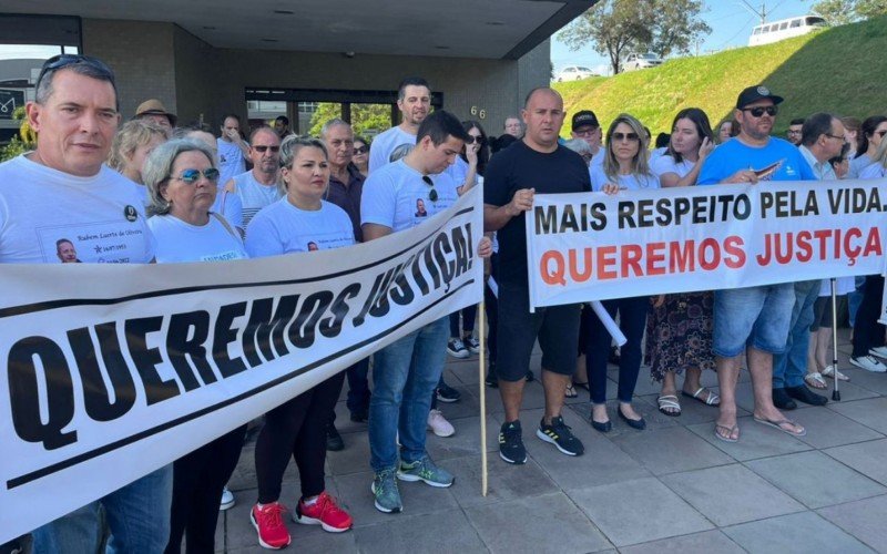 Em protesto no fim de outubro, parentes das vítimas do médico pediram justiça | abc+