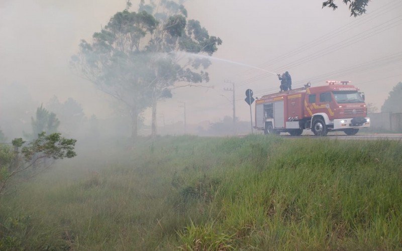 Bombeiros combatem incÃªndio no Parque Estadual da Serra do Tabuleiro