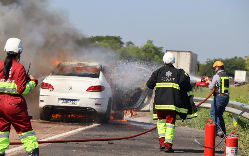 Carro pegando fogo  | abc+