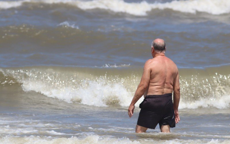 Dicas ajudam quem quer relaxar na água durante verão sem se preocupar | abc+