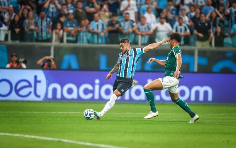 Lateral João Pedro em ação com a camisa gremista | abc+