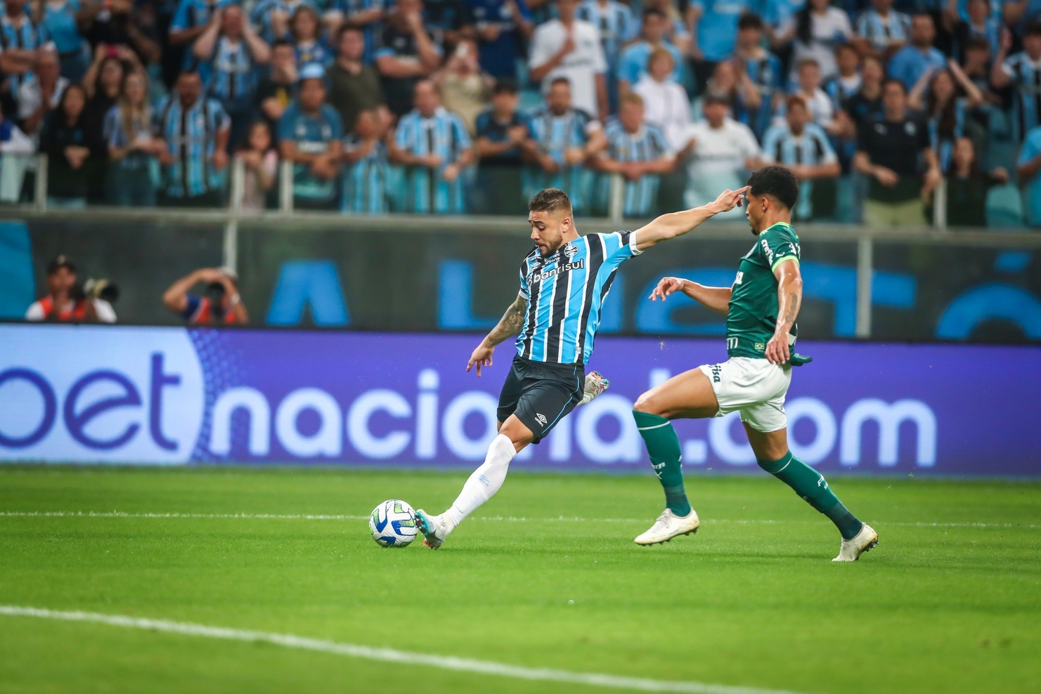 Grêmio anuncia renovação de lateral-direito por duas temporadas