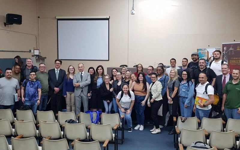 O advogado italiano Giuseppe Pinelli realizou a Aula Internacional