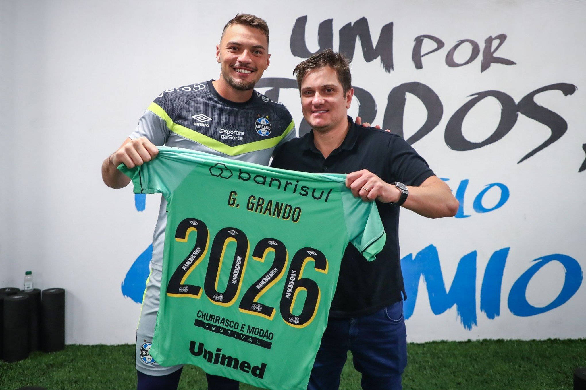 Grêmio renova com Gabriel Grando e garante compra de André Henrique