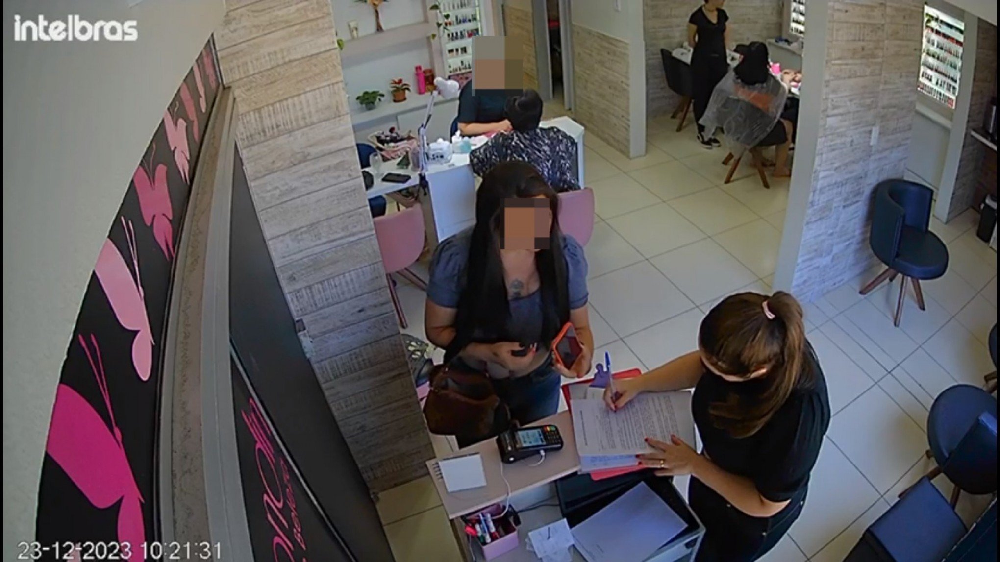 GOLPE DO PIX: Cozinheira faz mega hair e deixa salões de beleza no prejuízo no Vale do Sinos