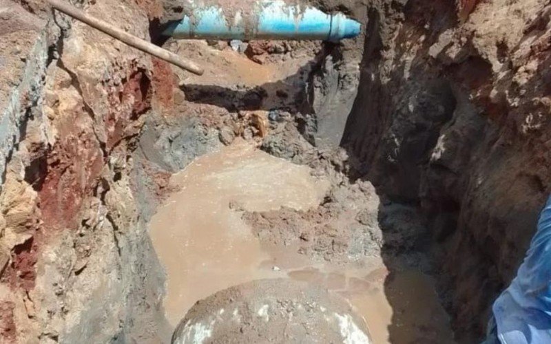 Troca de tubulação na Rua Estância Velha, em Portão  | abc+