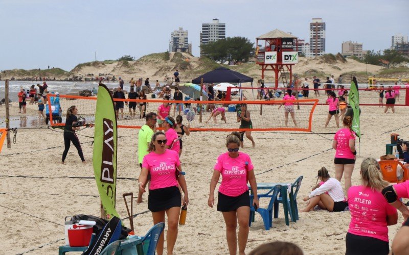 Beach tennis reuniu competidores em ImbÃ© neste sÃ¡bado (30)