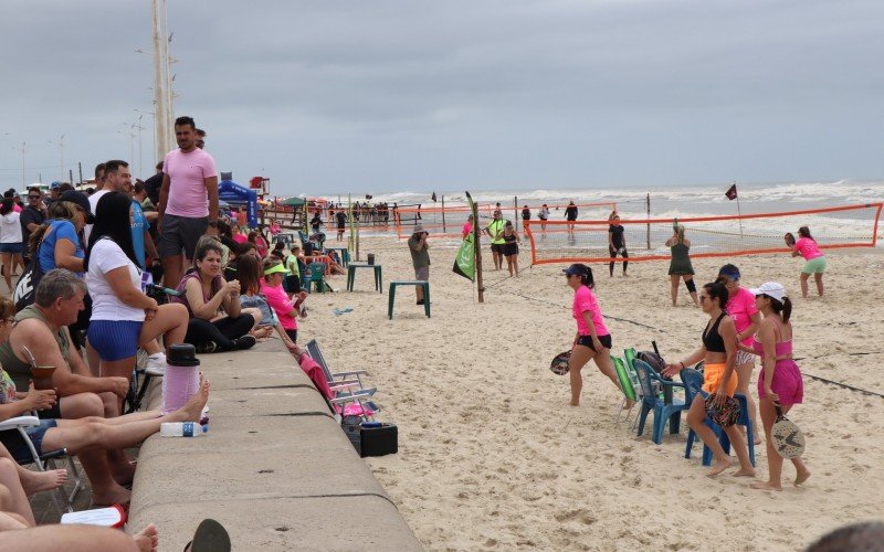 Beach tennis reuniu competidores em ImbÃ© neste sÃ¡bado (30)