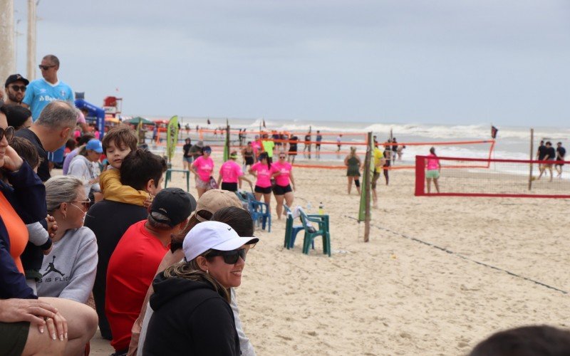 Beach tennis reuniu competidores em ImbÃ© neste sÃ¡bado (30)