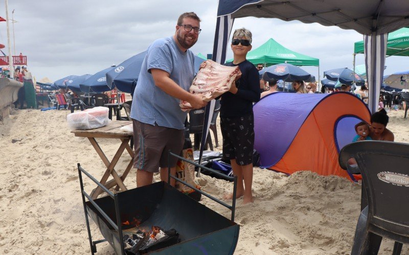 Bruno Fontanella, 33, se preparava para assar um costelão na beira da praia | abc+