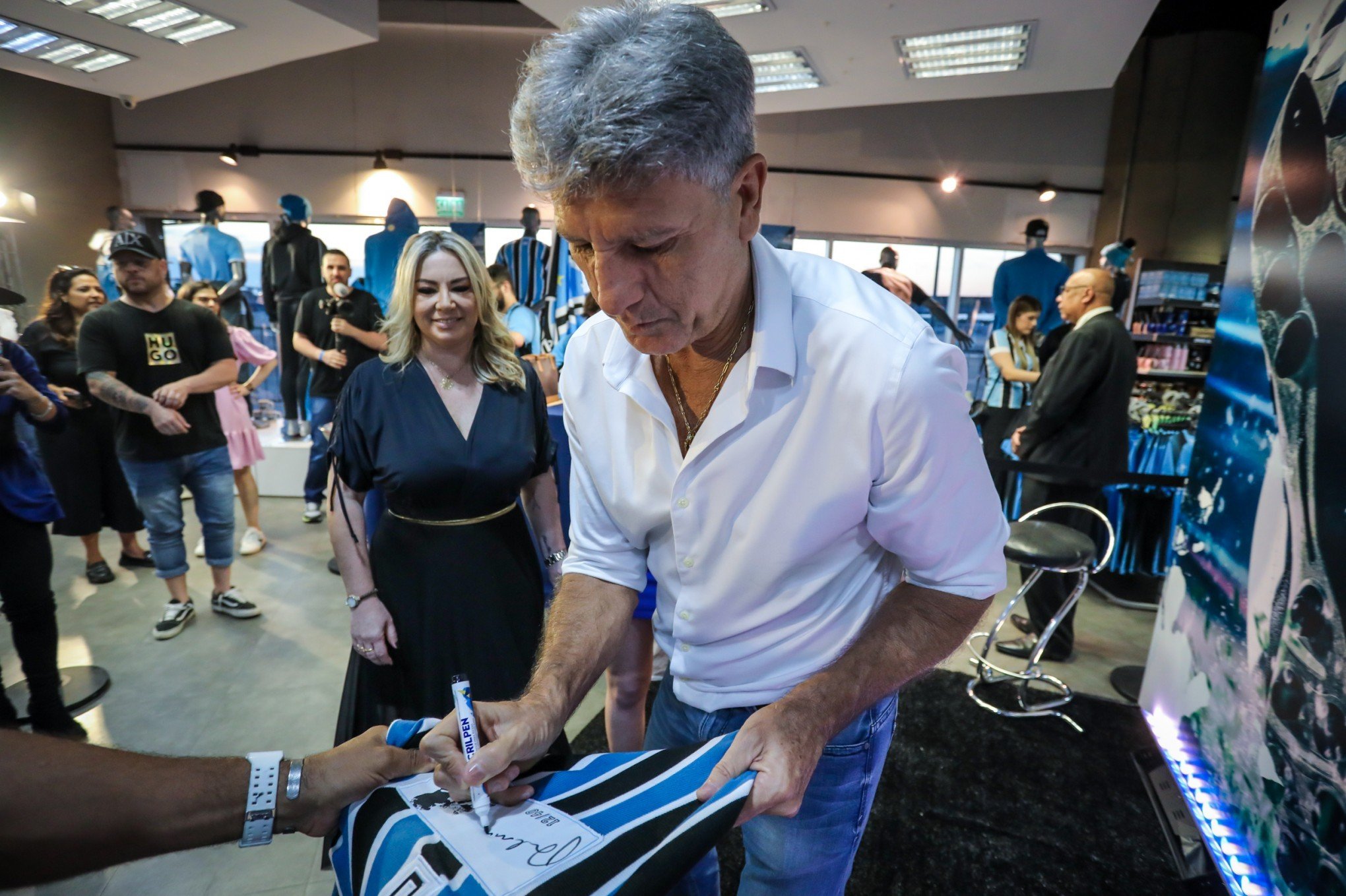 Renato Gaúcho renova com o Grêmio e vai comandar o time na próxima temporada