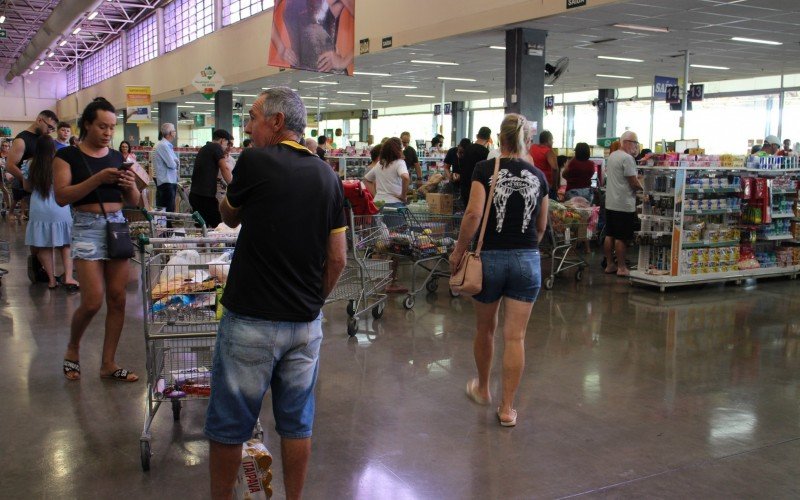 Fila para as compras de ano-novo