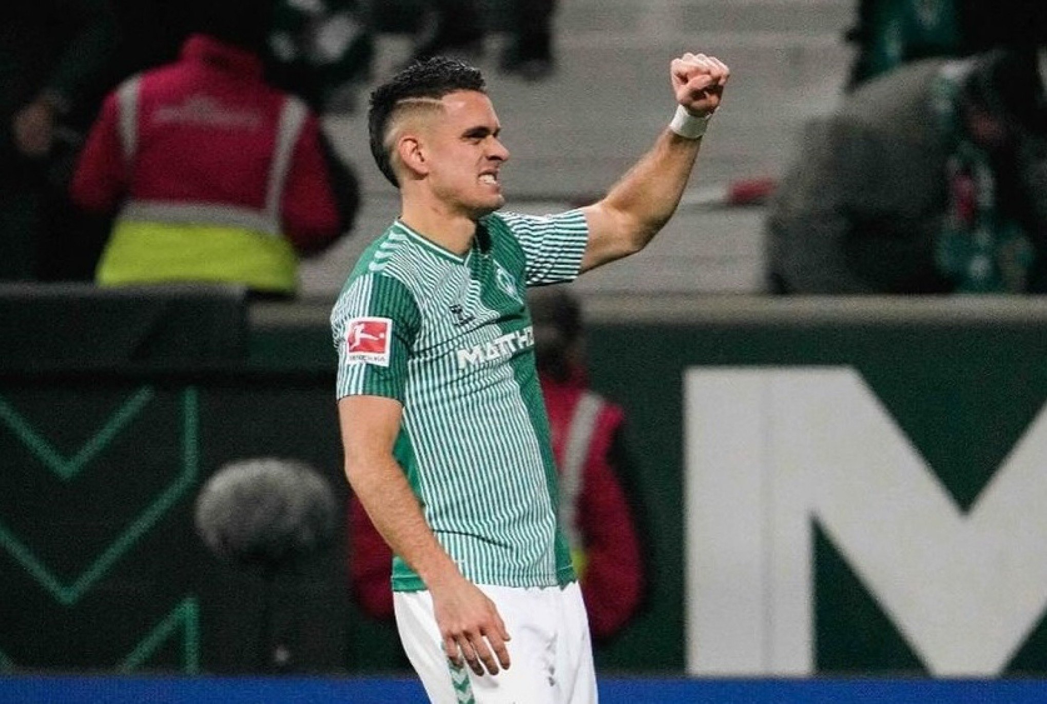 Werder Bremen dificulta saída do atacante colombiano Borré para o Inter