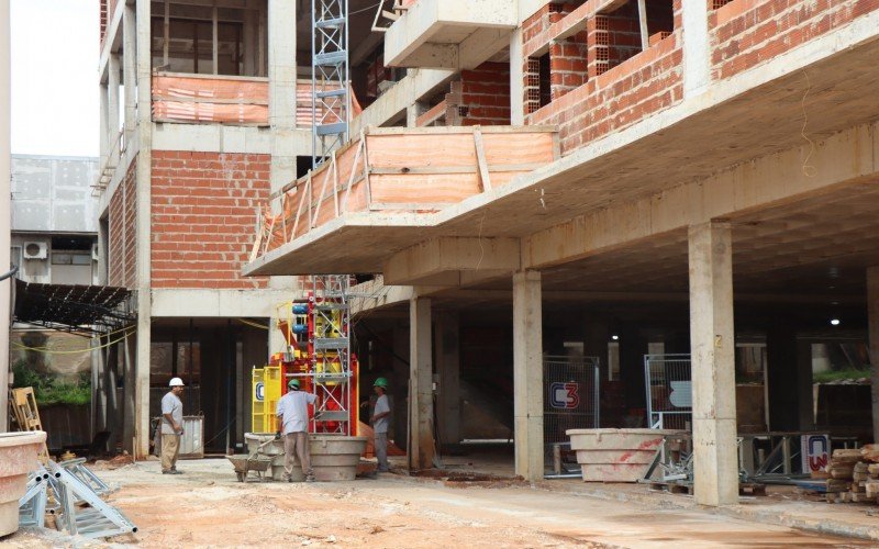 Anexo 2 do Hospital Municipal estÃ¡ com 30% das obras concluÃ­das 