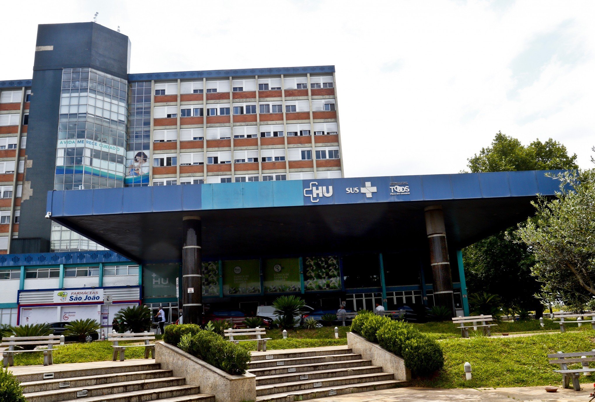 Entidades concorrentes para administrar o Hospital Universitário estão inabilitadas