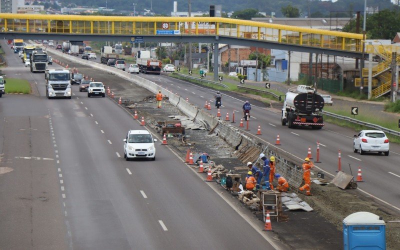 ImplantaÃ§Ã£o da terceira pista na BR-116, entre a ponte do Rio dos Sinos e o viaduto da Scharlau, foram retomadas nesta semana