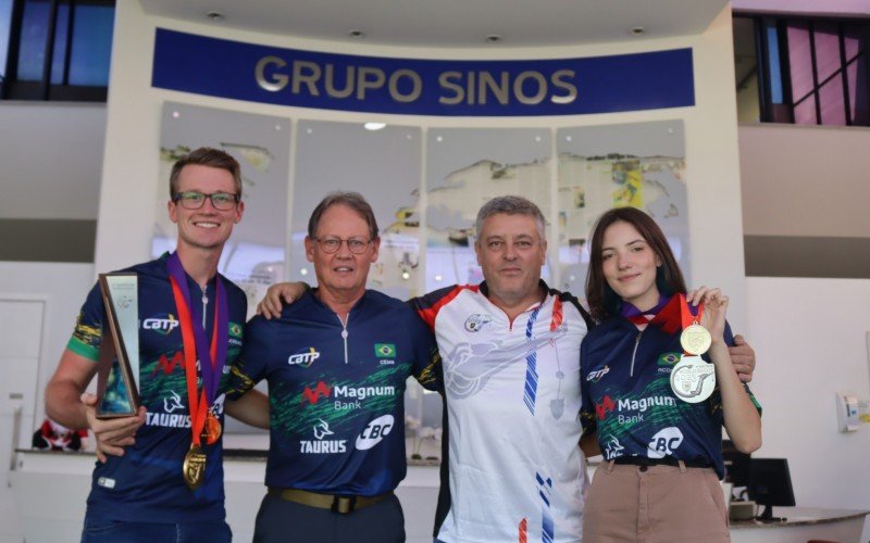 Os atletas Lucas Roth, César Oliveira, Leonardo Acosta e Luísa Acosta estiveram na Sede do Grupo Sinos na última semana | abc+