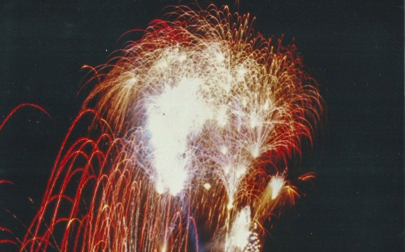 Foto de 1998 dos fogos de artifÃ­cios no Natal Luz