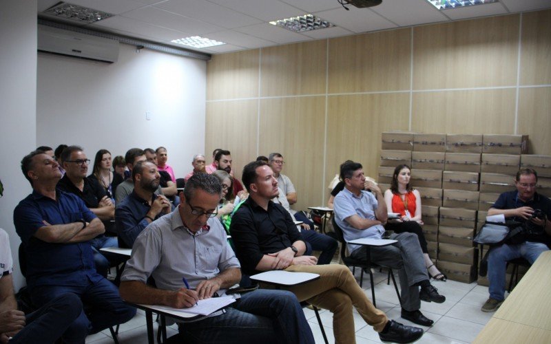 ReuniÃ£o em SÃ£o SebastiÃ£o do CaÃ­ 