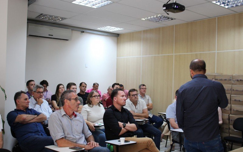 ReuniÃ£o em SÃ£o SebastiÃ£o do CaÃ­ 