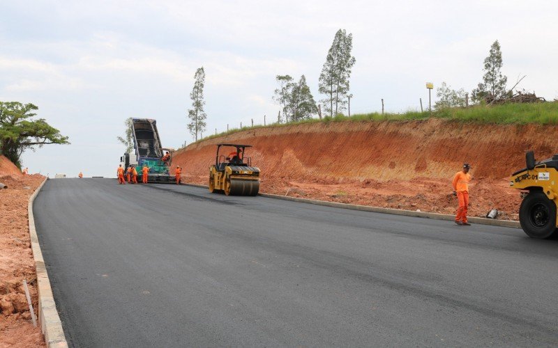 Obra na Rua Novo Hamburgo, em Sapiranga, estÃ¡ 
75% pronta, no entanto, invasÃ£o paralisou trabalhos