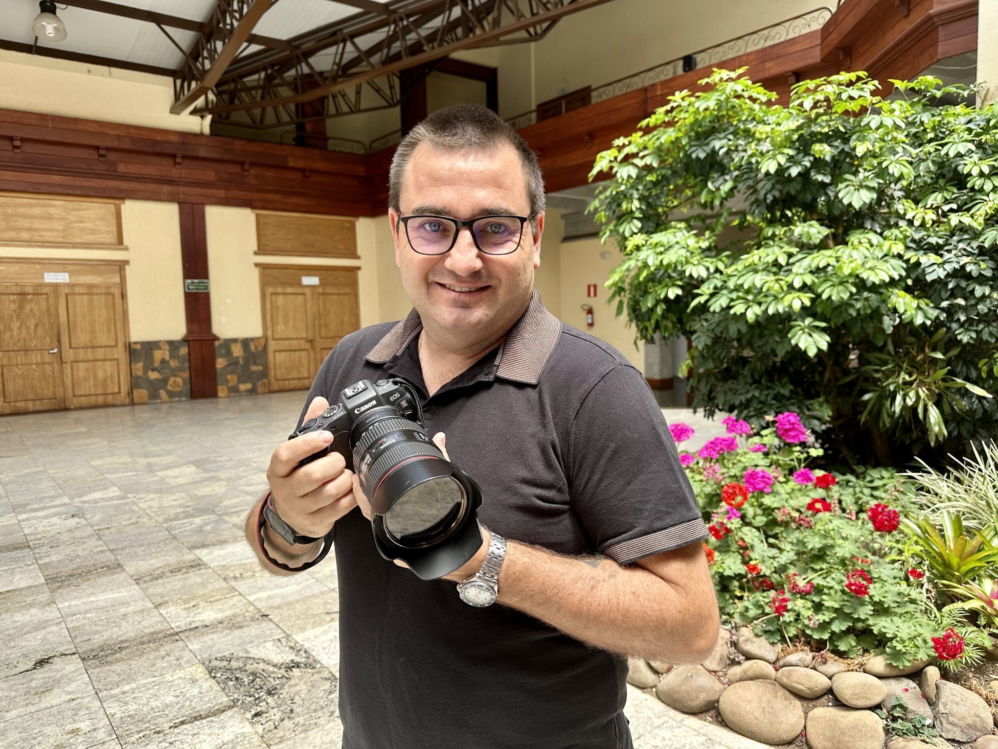 Conheça a história do fotógrafo que há 30 anos registra a história de Gramado