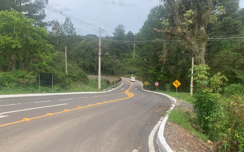 Estrada da Serra Grande, em TrÃªs Coroas, terÃ¡ 3,2 quilÃ´metros de asfalto. Obra estÃ¡ prÃ³xima da inauguraÃ§Ã£o