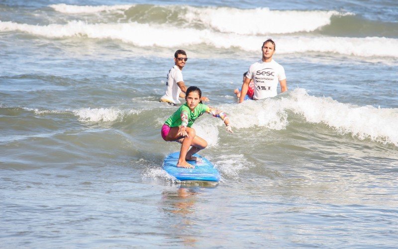 Sesc oferece até aulas de surfe em praias do Litoral Norte | abc+